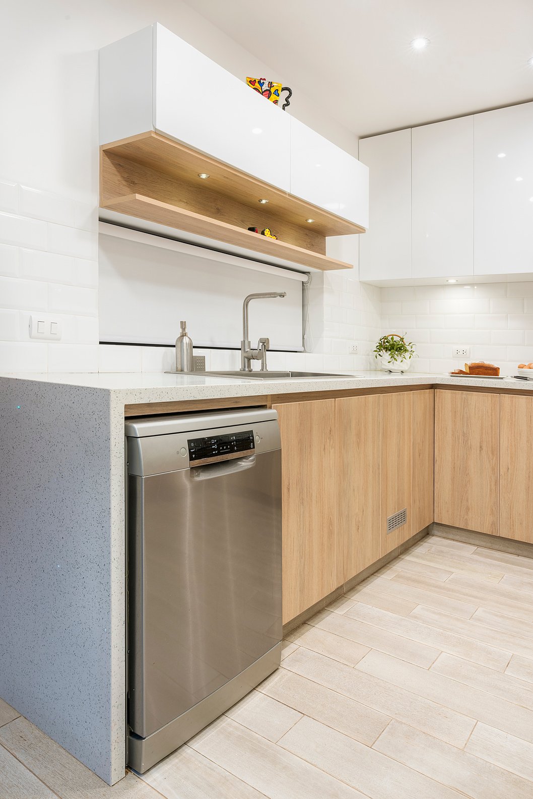 Sink room and dishwasher built into the kitchen modular